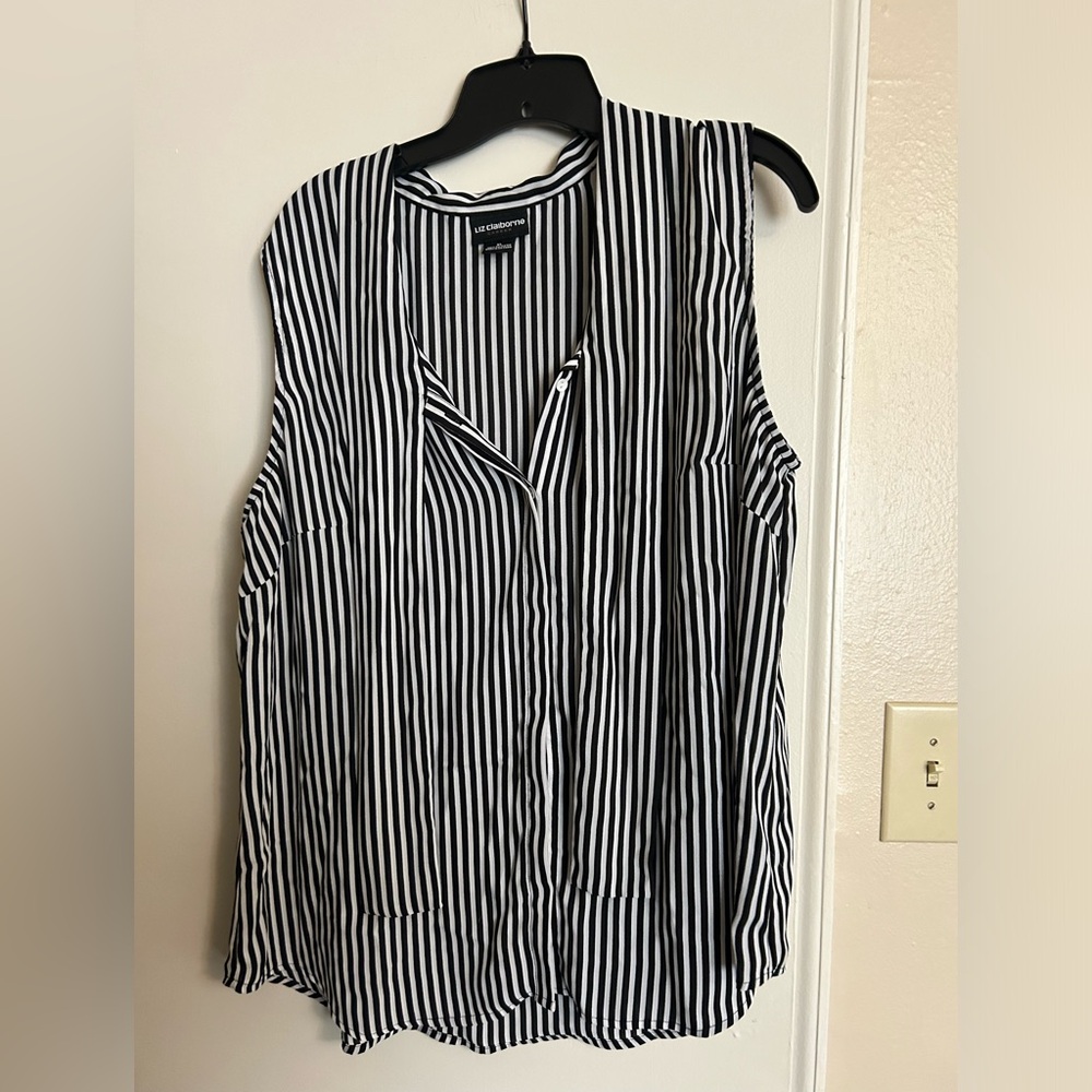 Liz Claiborne Black and White Striped Sleeveless Blouse - XL